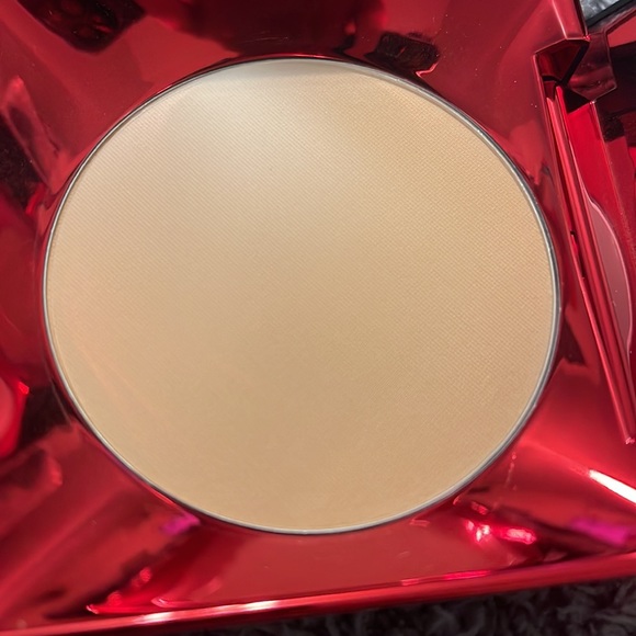 KVD Tan 165 Lock-It Powder Foundation - Picture 6 of 7